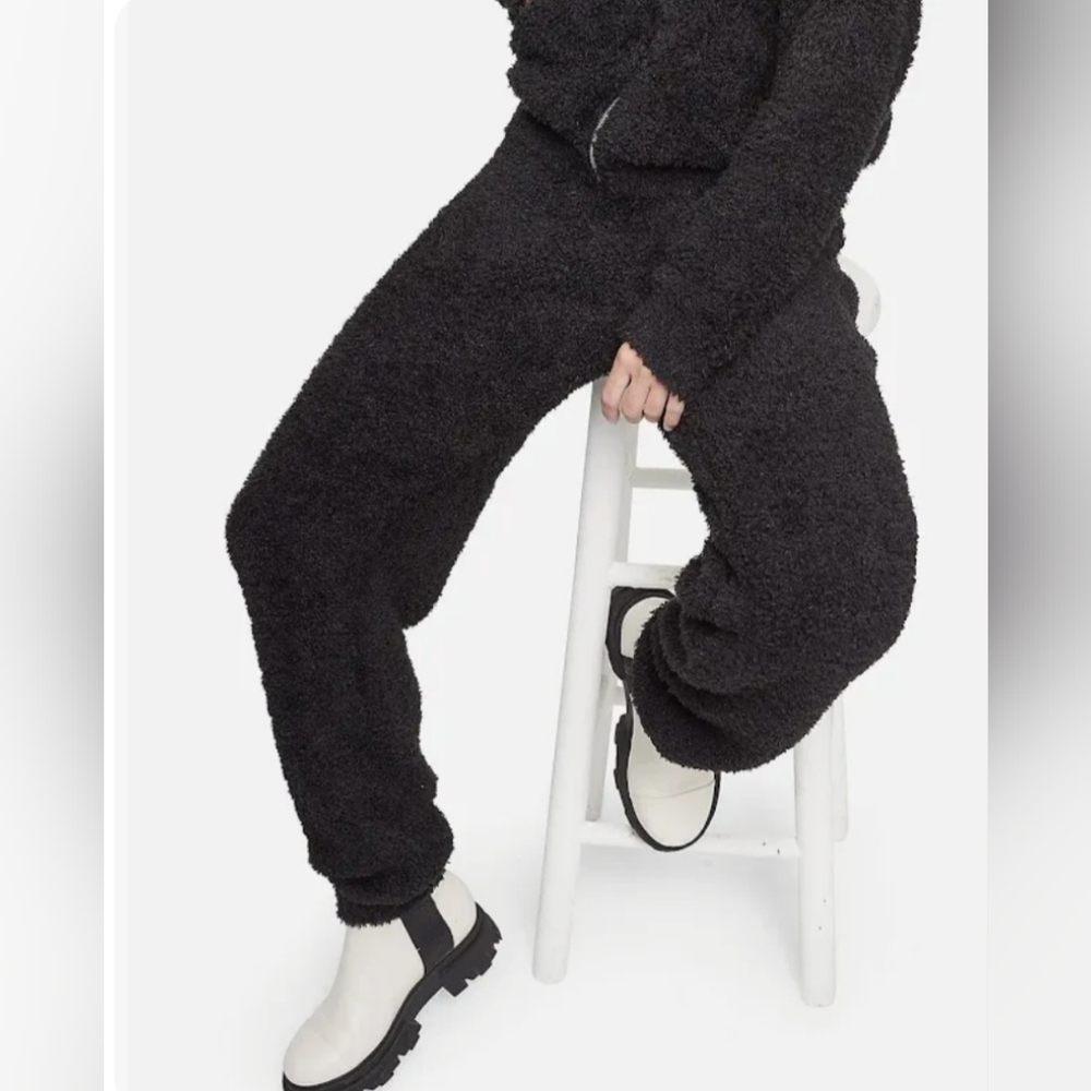 CALVIN KLEIN BLACK TEDDY JOGGER PANTS SIZE LARGE NWT